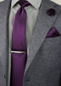 Geschenk-Set Krawatte Fliege Tuch und mehr in Violett im Anzug