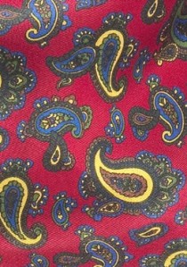 Roter Krawattenschal mit buntem Paisley-Motiv
